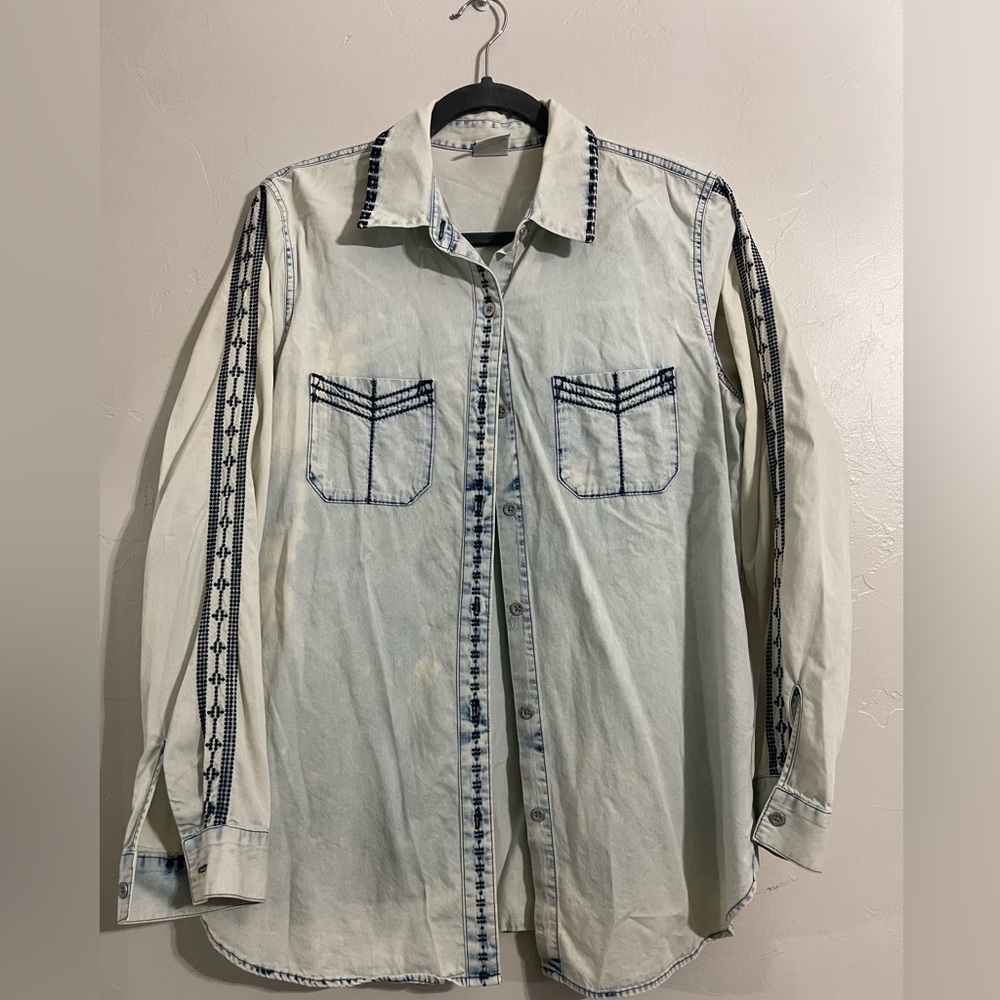 Cabi button up top! Great condition size Medium!